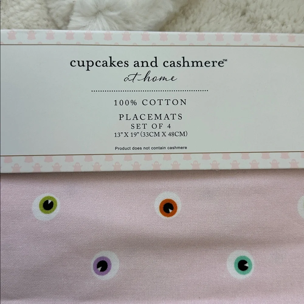 Cupcakes and cashmere set of 4 cloth placemats